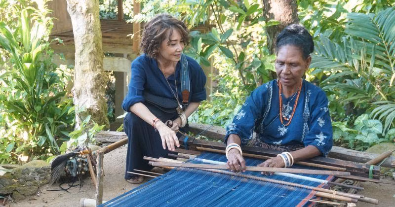 Pembuatan Kain Sikka oleh Perempuan